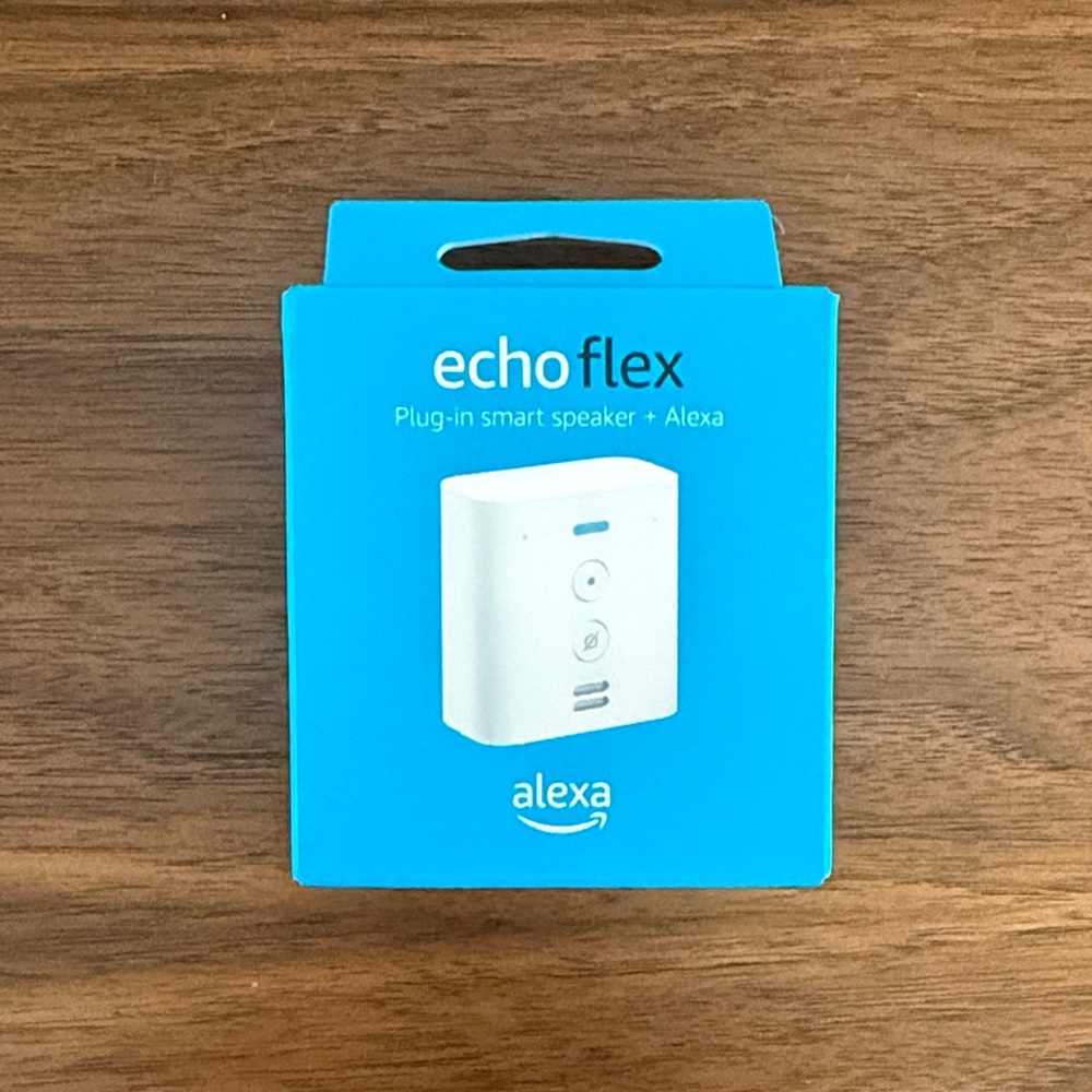 Amazon Echo Flex Smart Plug-In Speaker - White with Blue Packaging
